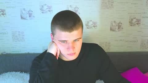 Snapshot of kittenmur chatting on 09/14/25, 10:58 Vlad online show from 09/14/25, 10:58