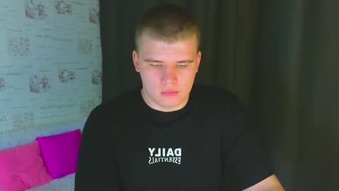 Snapshot of kittenmur chatting on 09/26/25, 11:31 Vlad online show from 09/26/25, 11:31