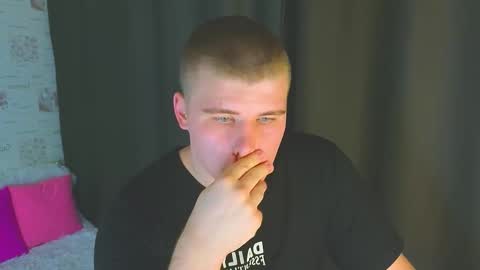 Snapshot of kittenmur chatting on 10/08/25, 02:58 Vlad online show from 10/08/25, 02:58