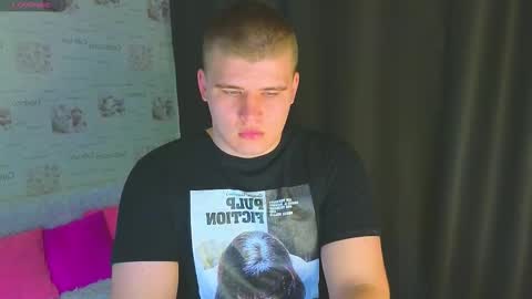 Snapshot of kittenmur chatting on 10/16/25, 04:30 Vlad online show from 10/16/25, 04:30