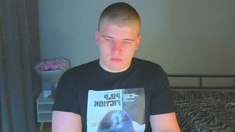 Snapshot of kittenmur chatting on 10/27/25, 08:24 Vlad online show from 10/27/25, 08:24