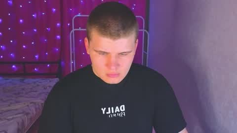 Snapshot of kittenmur chatting on 04/16/26, 08:42 Vlad online show from 04/16/26, 08:42