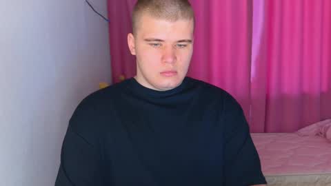 Snapshot of kittenmur chatting on 05/25/26, 03:12 Vlad online show from 05/25/26, 03:12