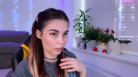 Veronica online show from 10/04/25, 07:17