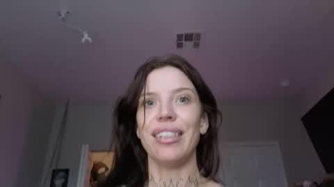 Snapshot of kittjones33 chatting on 11/12/25, 11:58 kittjones33 online show from 11/12/25, 11:58