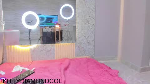 kitty__diamond_ online show from 10/04/25, 12:41
