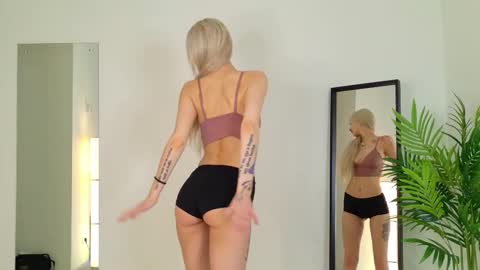 kitty__katty_ online show from 01/11/26, 09:53