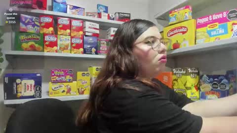 Snapshot of kitty__pinnk chatting on 03/29/26, 07:58 KAROL online show from 03/29/26, 07:58