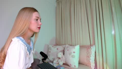 sophie online show from 10/25/25, 03:40