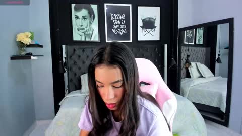 Snapshot of kitty_collins_ chatting on 10/02/25, 10:22 Kitty online show from 10/02/25, 10:22