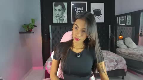 Snapshot of kitty_collins_ chatting on 10/26/25, 11:27 Kitty online show from 10/26/25, 11:27