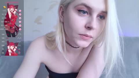 Snapshot of kitty_dora chatting on 02/19/25, 06:22 Evelyn online show from 02/19/25, 06:22