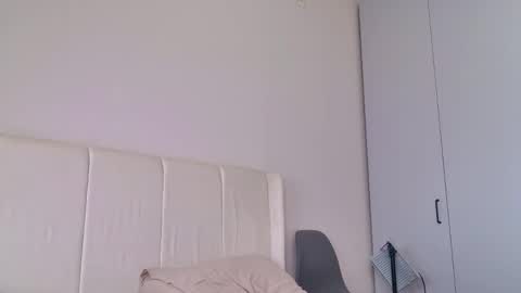 Snapshot of kitty_dora chatting on 04/25/26, 07:00 Evelyn online show from 04/25/26, 07:00