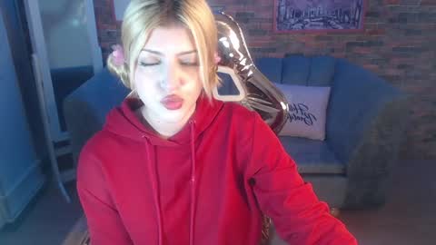 kitty_fox_b online show from 12/19/24, 06:56