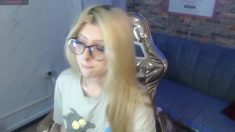 kitty_fox_b online show from 03/10/25, 03:52