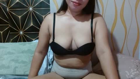 Snapshot of kitty_kheira chatting on 06/27/26, 08:14 Kheira online show from 06/27/26, 08:14