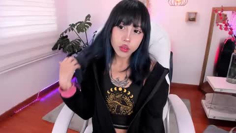 Snapshot of kitty_pam chatting on 01/06/25, 02:14 Kitty online show from 01/06/25, 02:14