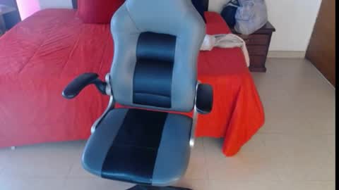 Snapshot of kitty_pam chatting on 01/22/25, 02:14 Kitty online show from 01/22/25, 02:14