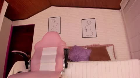 Snapshot of kitty_pam chatting on 02/05/25, 02:19 Kitty online show from 02/05/25, 02:19