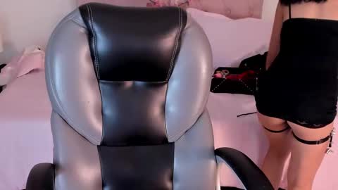 Snapshot of kitty_pam chatting on 02/23/25, 06:07 Kitty online show from 02/23/25, 06:07