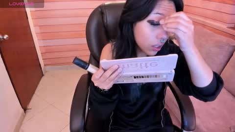 Snapshot of kitty_pam chatting on 10/12/25, 10:25 Kitty online show from 10/12/25, 10:25