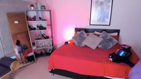 Snapshot of kitty_pam chatting on 11/10/25, 07:46 Kitty online show from 11/10/25, 07:46