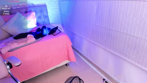 Snapshot of kitty_pam chatting on 11/13/25, 07:35 Kitty online show from 11/13/25, 07:35