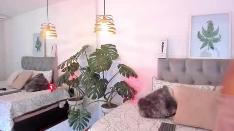 Snapshot of kitty_pam chatting on 11/18/25, 09:08 Kitty online show from 11/18/25, 09:08