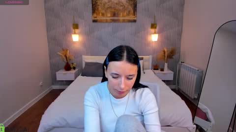 Snapshot of kitty_roose chatting on 03/20/26, 01:32 kitty online show from 03/20/26, 01:32