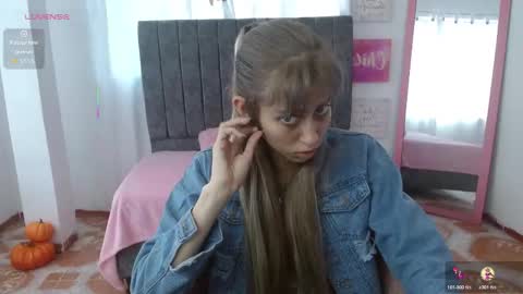 Snapshot of kitty_seducction chatting on 10/27/25, 08:35 Aleja online show from 10/27/25, 08:35