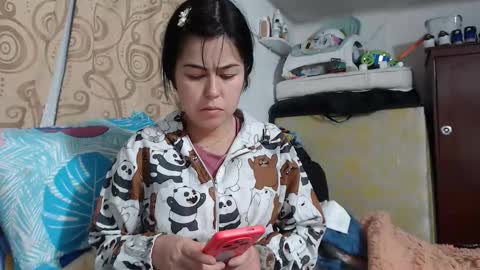 Snapshot of kitty_small69 chatting on 05/18/26, 03:35 kitty_small69 online show from 05/18/26, 03:35