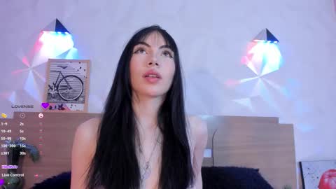 Snapshot of kitty_velve chatting on 03/14/26, 12:32 kitty online show from 03/14/26, 12:32