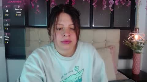 Snapshot of kitty_vibes_ chatting on 11/17/25, 07:52 K I T T Y online show from 11/17/25, 07:52