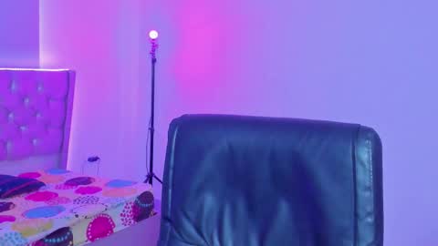 kitty_violet11 online show from 02/21/26, 09:38