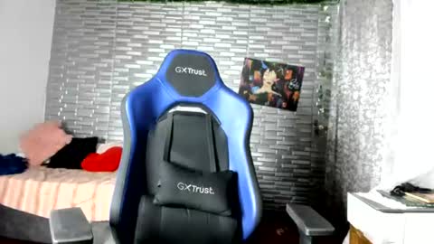 Snapshot of kitty_violet_ chatting on 06/27/26, 03:11 violet online show from 06/27/26, 03:11