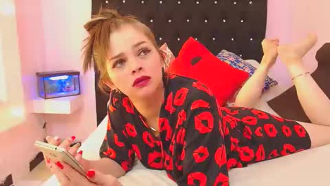 Snapshot of kittybonx chatting on 12/02/24, 02:08 paola online show from 12/02/24, 02:08