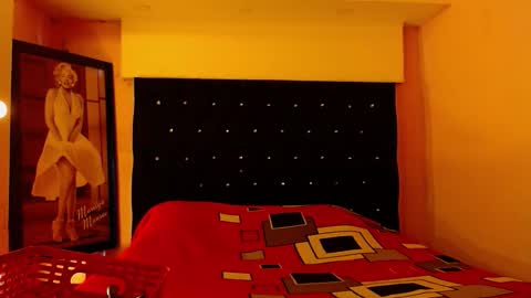 Snapshot of kittybonx chatting on 11/23/25, 01:55 paola online show from 11/23/25, 01:55