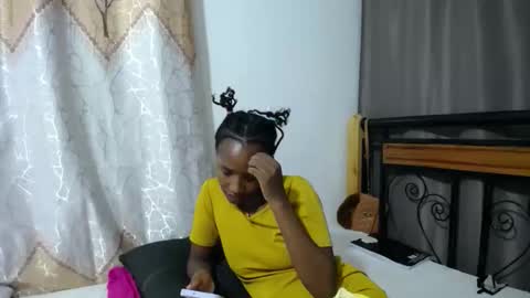 Snapshot of kittyfay_ chatting on 04/19/26, 06:54 Fay online show from 04/19/26, 06:54