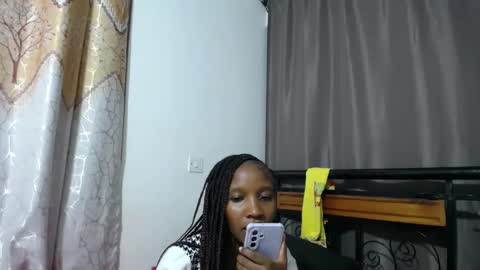 Snapshot of kittyfay_ chatting on 05/05/26, 08:17 Fay online show from 05/05/26, 08:17