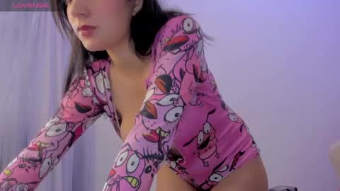 Snapshot of kittyfeet2 chatting on 04/18/26, 06:23 kitty online show from 04/18/26, 06:23