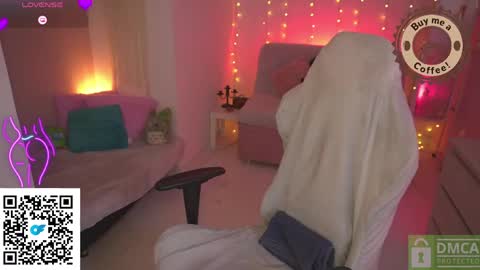 Snapshot of kittygrey chatting on 06/04/26, 02:23 Samantha Grey online show from 06/04/26, 02:23