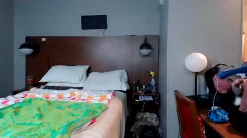 Snapshot of kittykat_1999 chatting on 01/29/25, 02:10 kittykat 1999 online show from 01/29/25, 02:10