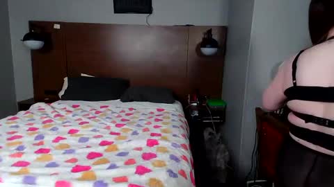 Snapshot of kittykat_1999 chatting on 02/19/25, 08:12 kittykat 1999 online show from 02/19/25, 08:12