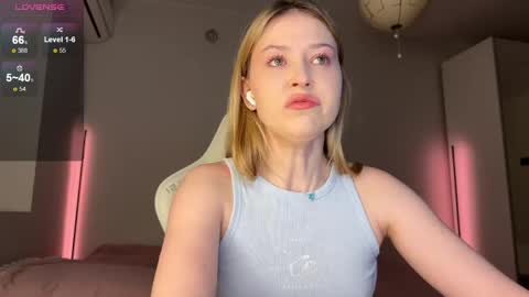 Snapshot of kittyloffe chatting on 04/27/26, 01:03 Monika online show from 04/27/26, 01:03