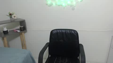 kittylove_x online show from 06/23/26, 05:44