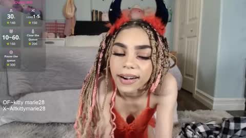 Snapshot of kittymarie28 chatting on 10/22/25, 01:28 kitty online show from 10/22/25, 01:28