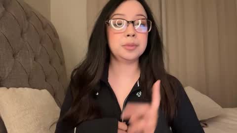 mia online show from 01/08/25, 11:10