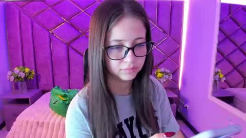 Snapshot of kittypinky01 chatting on 05/28/26, 02:47 Sarah online show from 05/28/26, 02:47