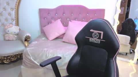 Kitty  online show from 09/30/25, 11:48