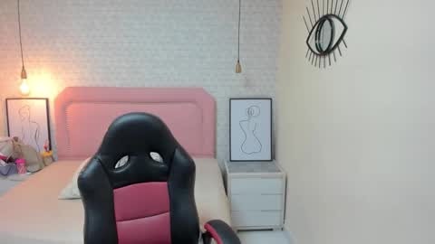  K I T T  Y  online show from 10/03/25, 11:40